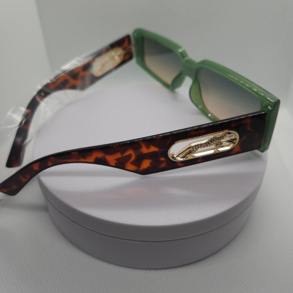 Green Tortoise Shell Rectangular Sunglasses - image 6